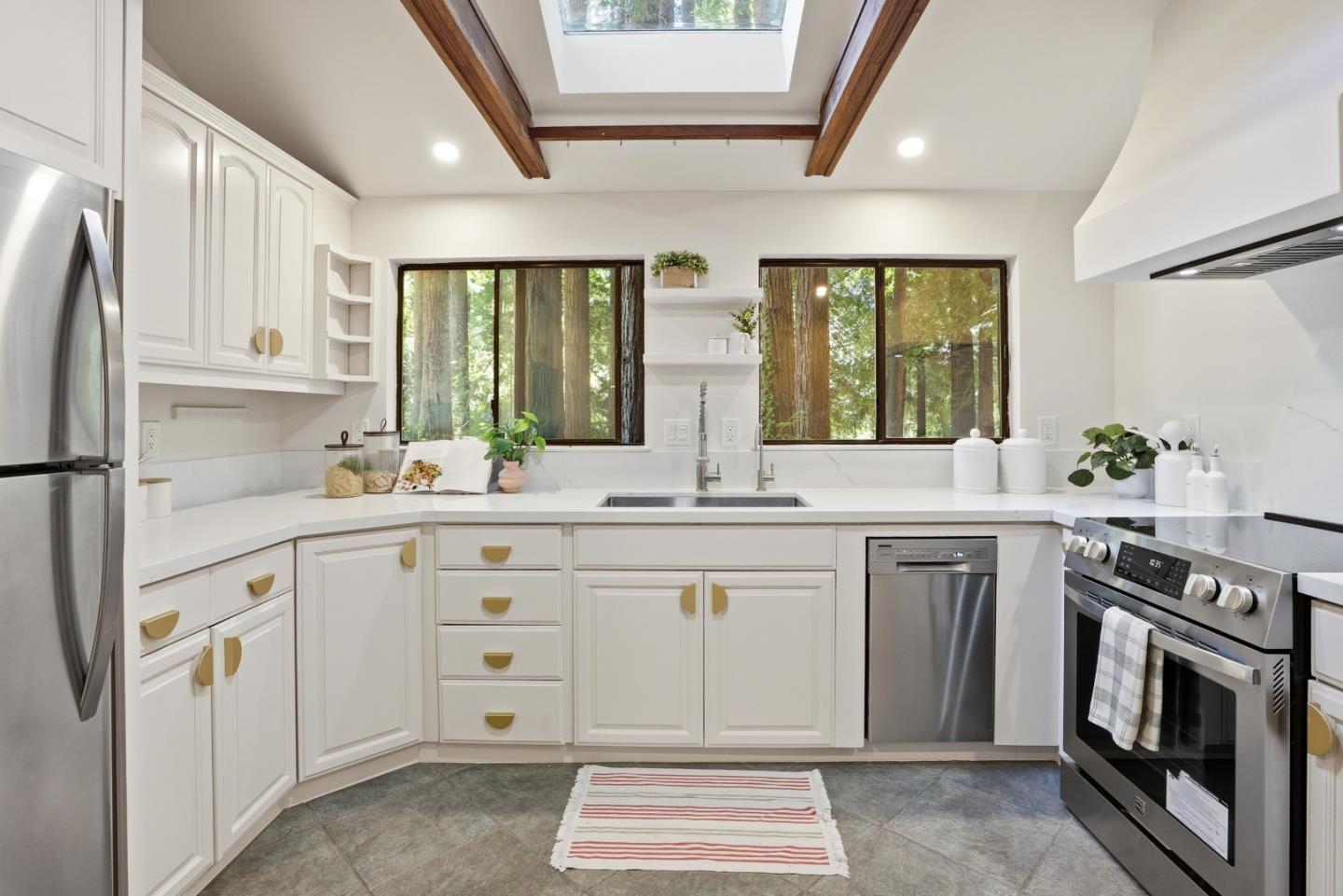 24250 Glenwood DR