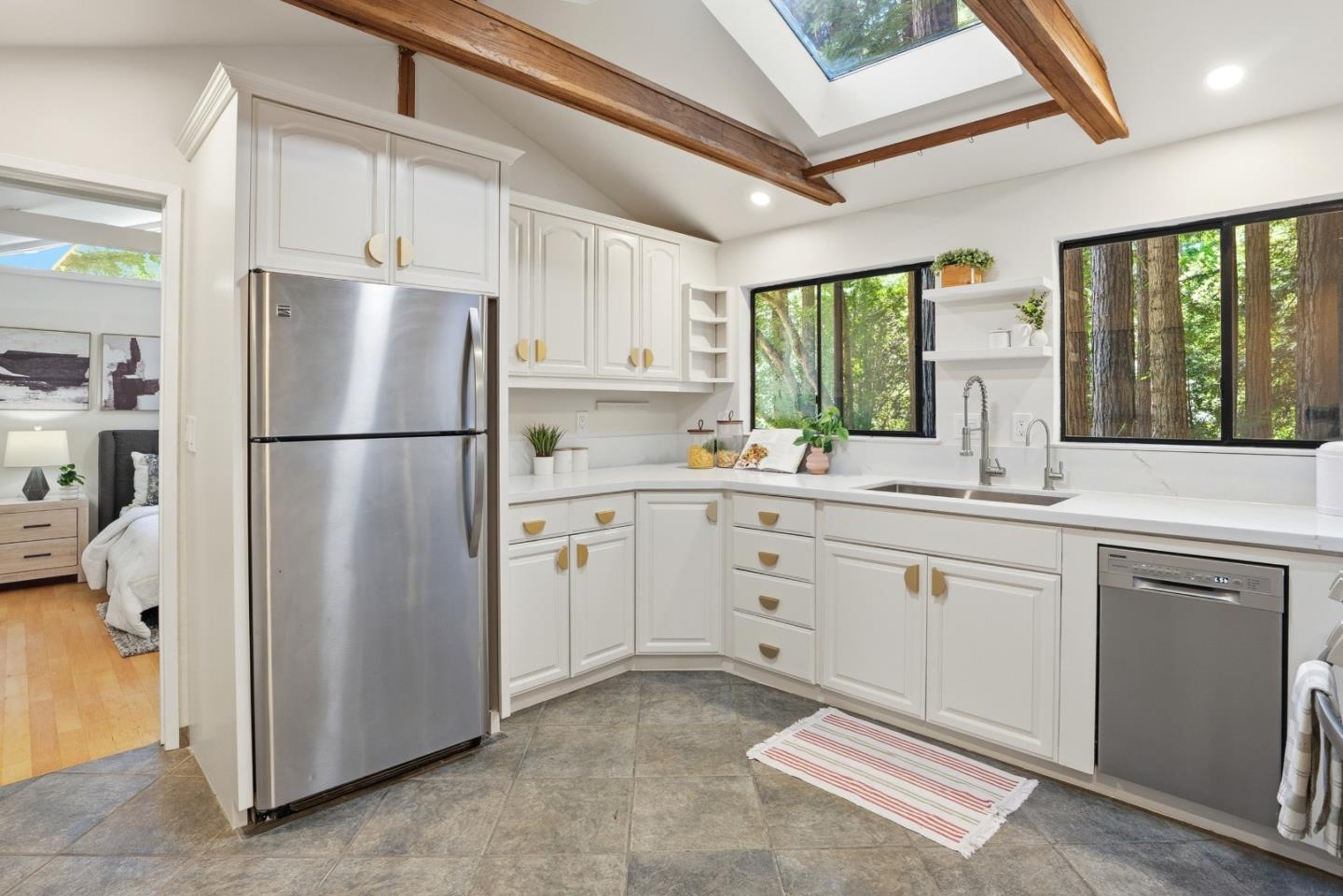 24250 Glenwood DR