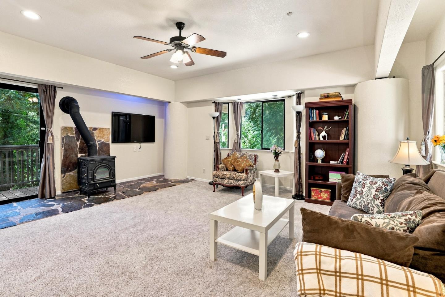 16855 Redwood Lodge RD