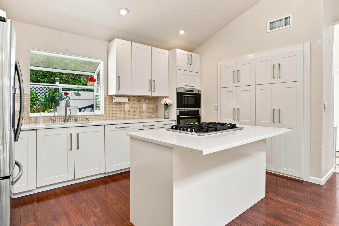 16855 Redwood Lodge RD