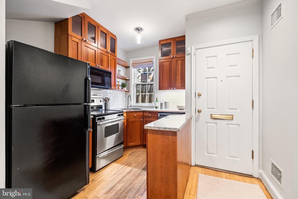 2 POMANDER WALK NW