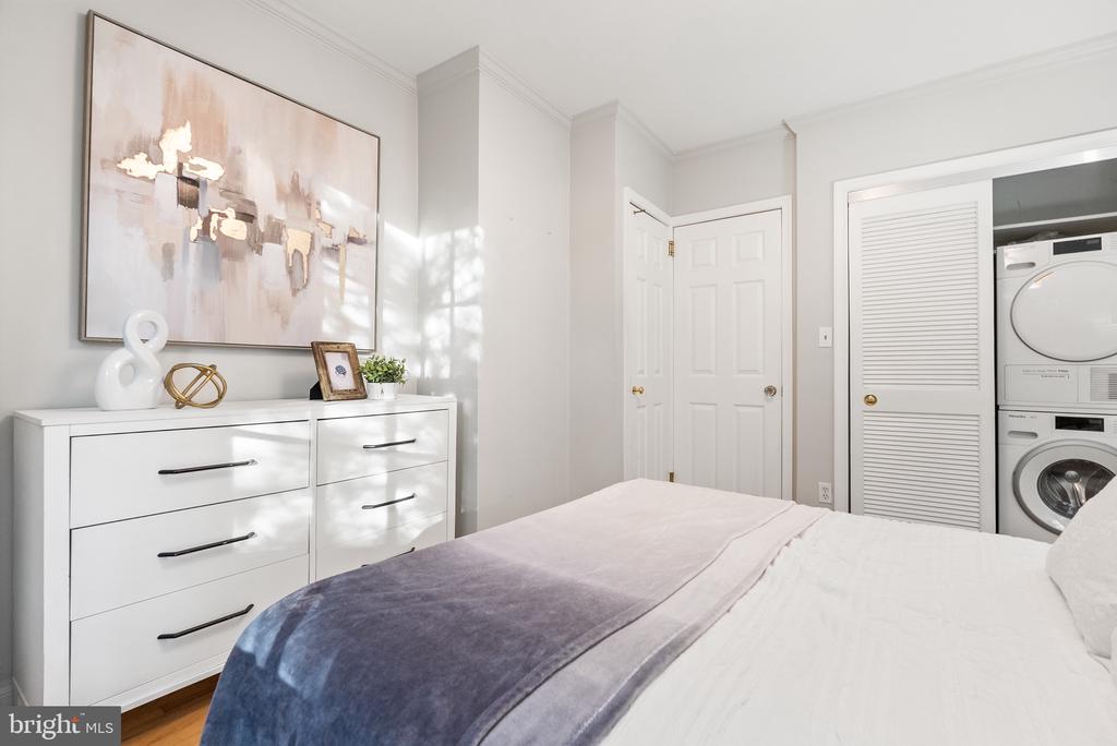 2 POMANDER WALK NW