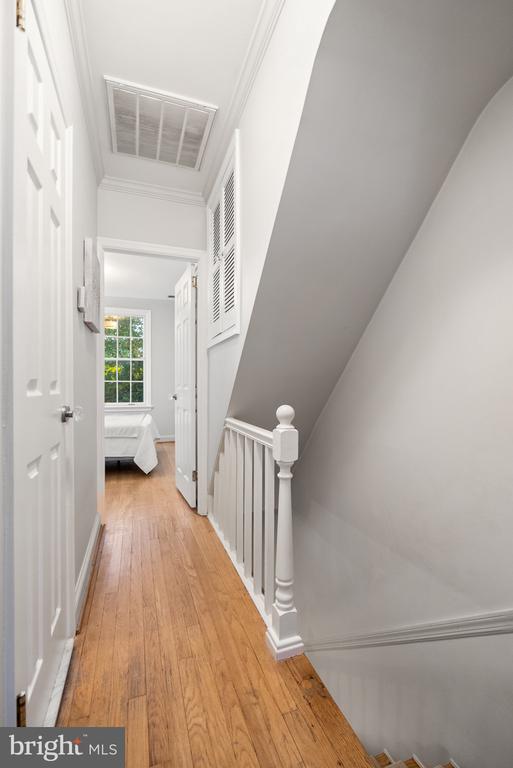 2 POMANDER WALK NW