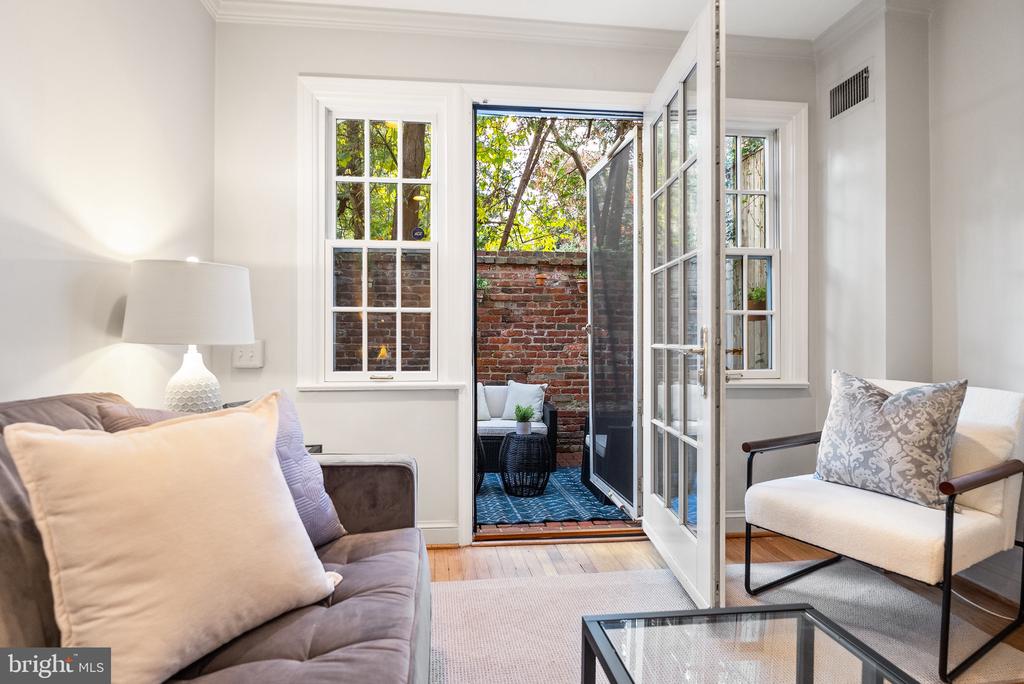 2 POMANDER WALK NW