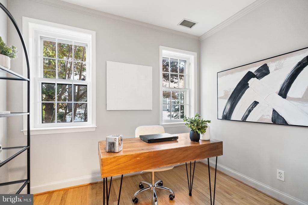 2 POMANDER WALK NW