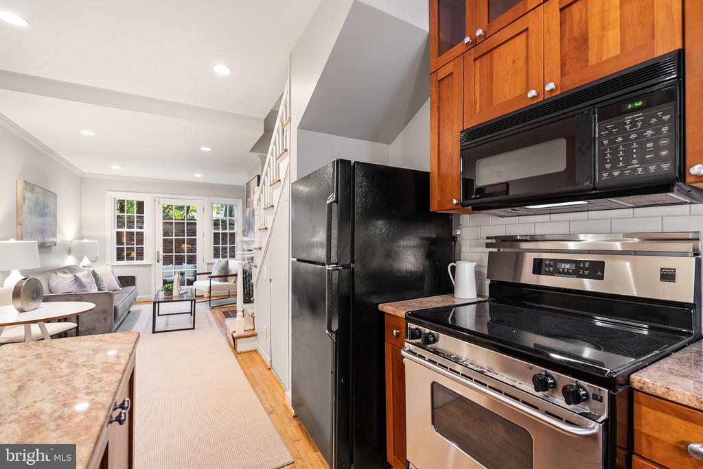 2 POMANDER WALK NW