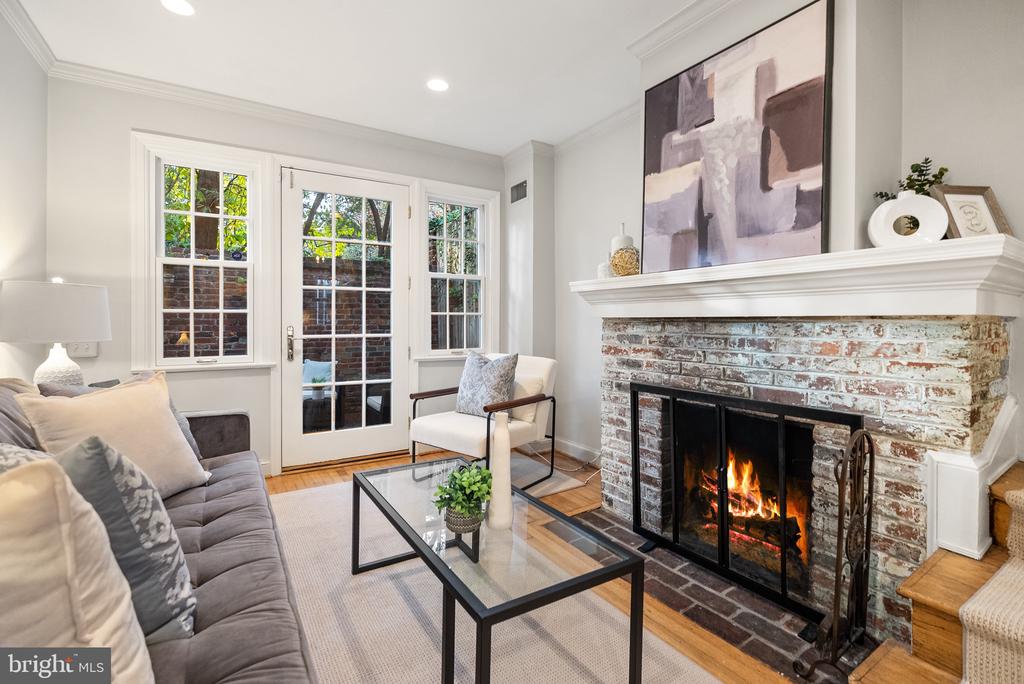 2 POMANDER WALK NW