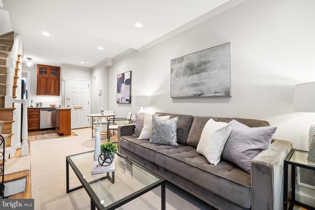 2 POMANDER WALK NW