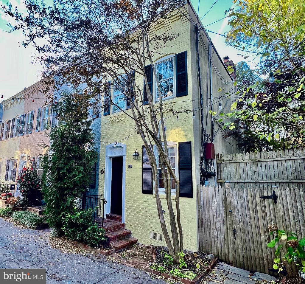 2 POMANDER WALK NW