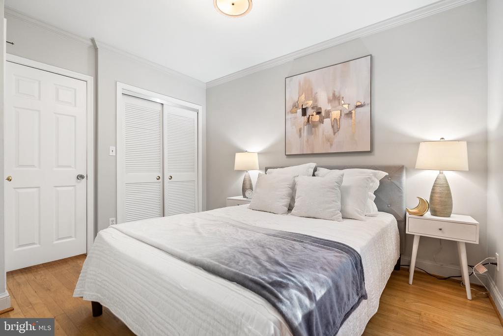2 POMANDER WALK NW