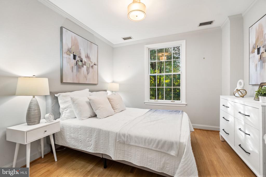 2 POMANDER WALK NW