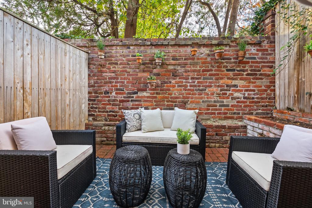 2 POMANDER WALK NW