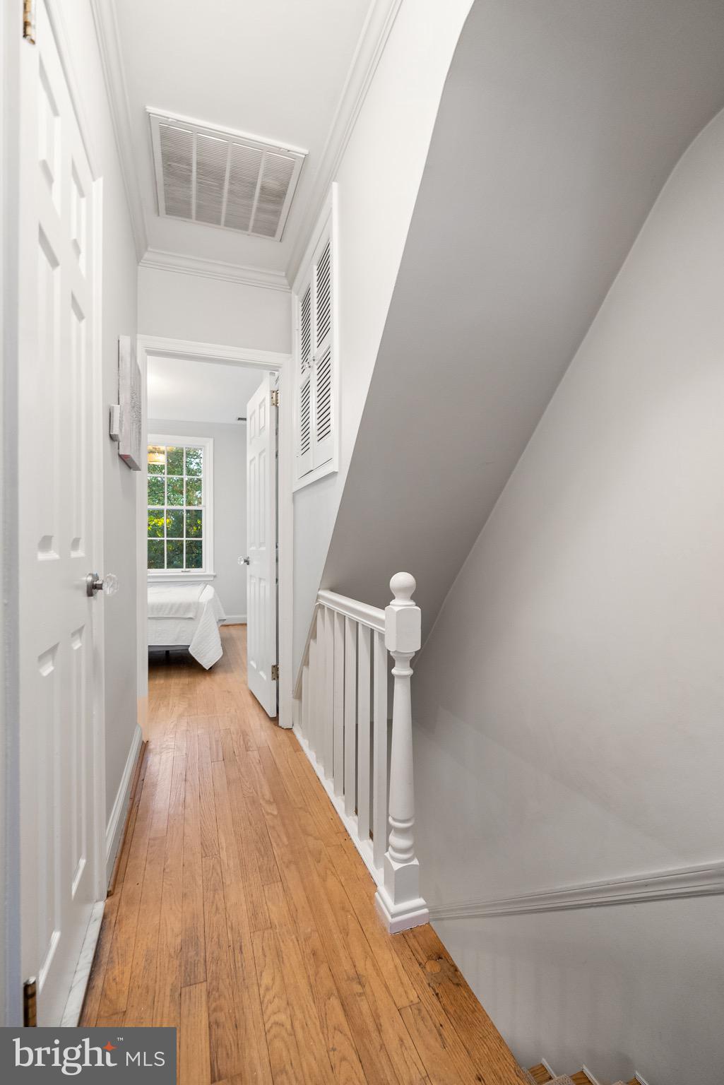 2 POMANDER WALK NW