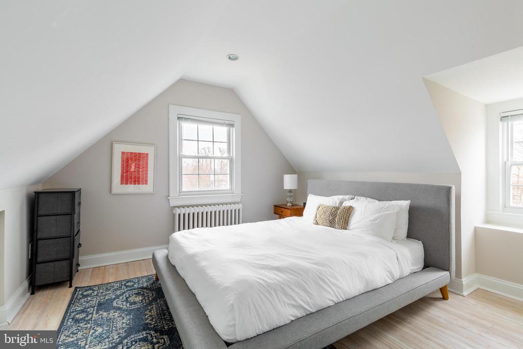 2243 NW 40TH STREET NW