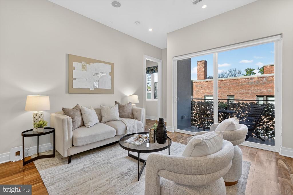 4012 NW EDMUNDS STREET NW 6 (PENTHOUSE)