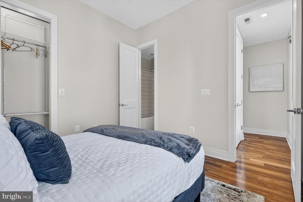4012 NW EDMUNDS STREET NW 6 (PENTHOUSE)