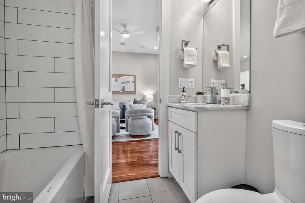 4012 NW EDMUNDS STREET NW 6 (PENTHOUSE)