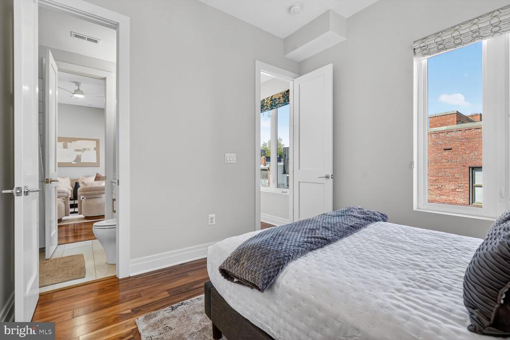 4012 NW EDMUNDS STREET NW 6 (PENTHOUSE)