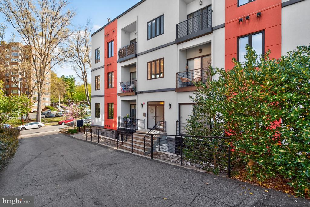 4012 NW EDMUNDS STREET NW 6 (PENTHOUSE)