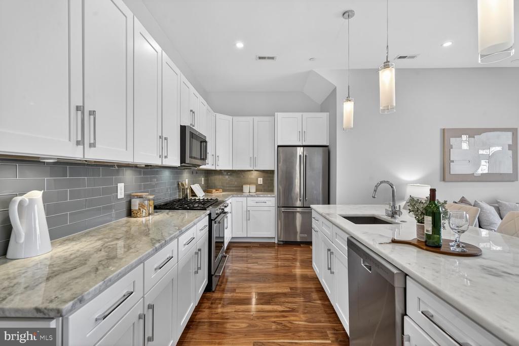 4012 NW EDMUNDS STREET NW 6 (PENTHOUSE)