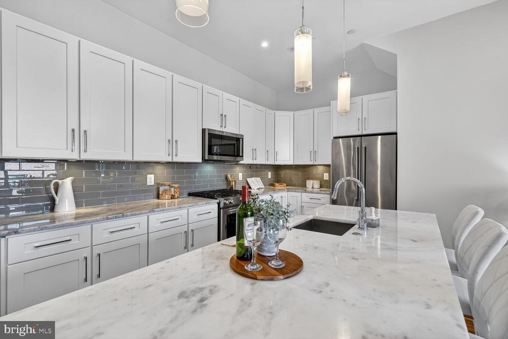 4012 NW EDMUNDS STREET NW 6 (PENTHOUSE)