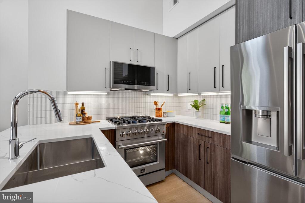 2440 ONTARIO ROAD NW Unit: 6