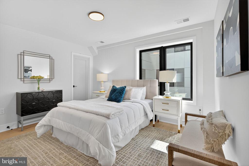 2440 ONTARIO ROAD NW Unit: 6