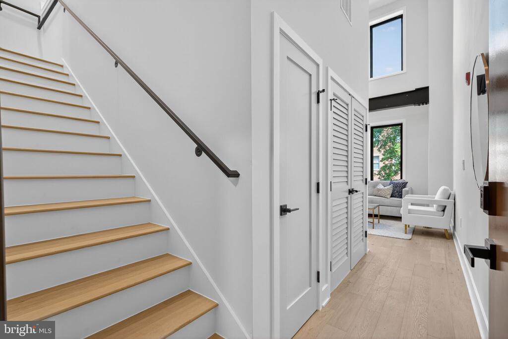 2440 ONTARIO ROAD NW Unit: 6