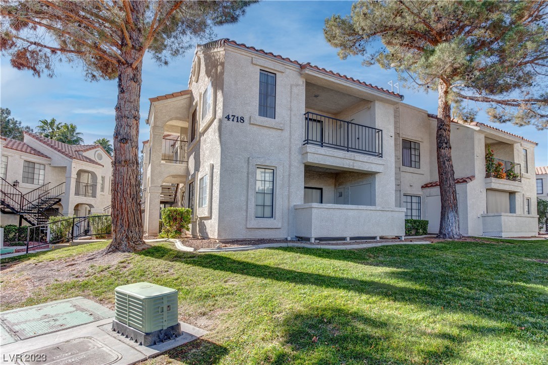 4718 Nara Vista Way 204