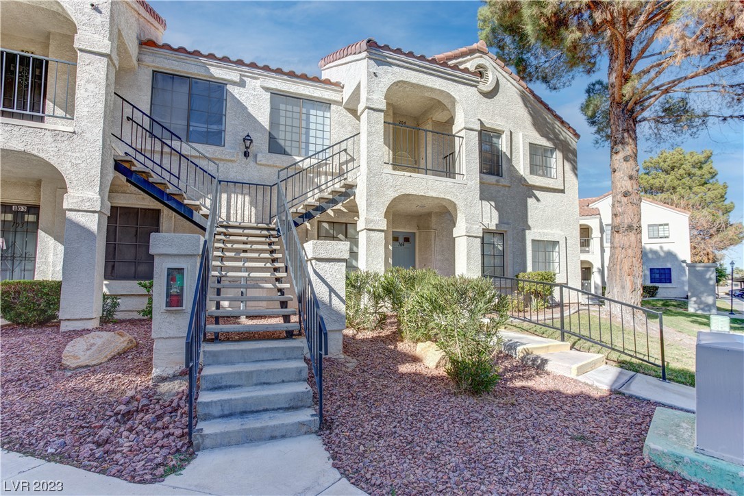 4718 Nara Vista Way 204