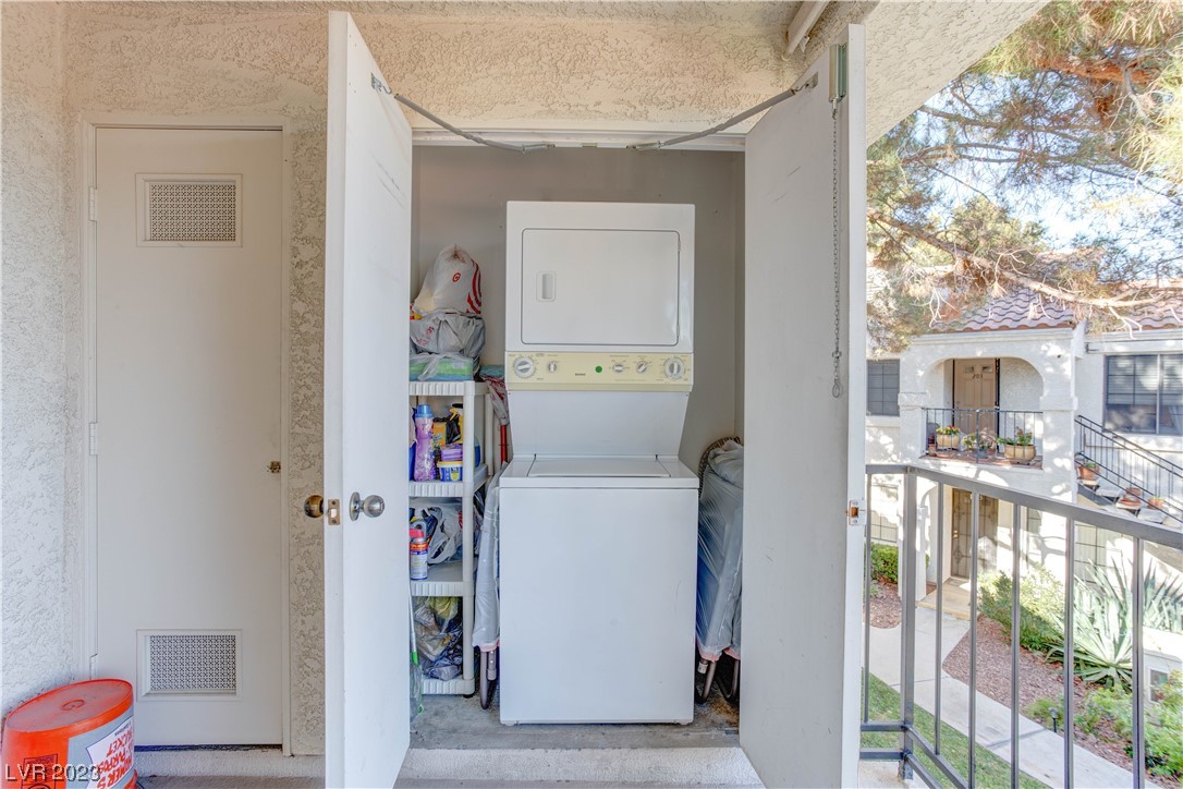 4718 Nara Vista Way 204
