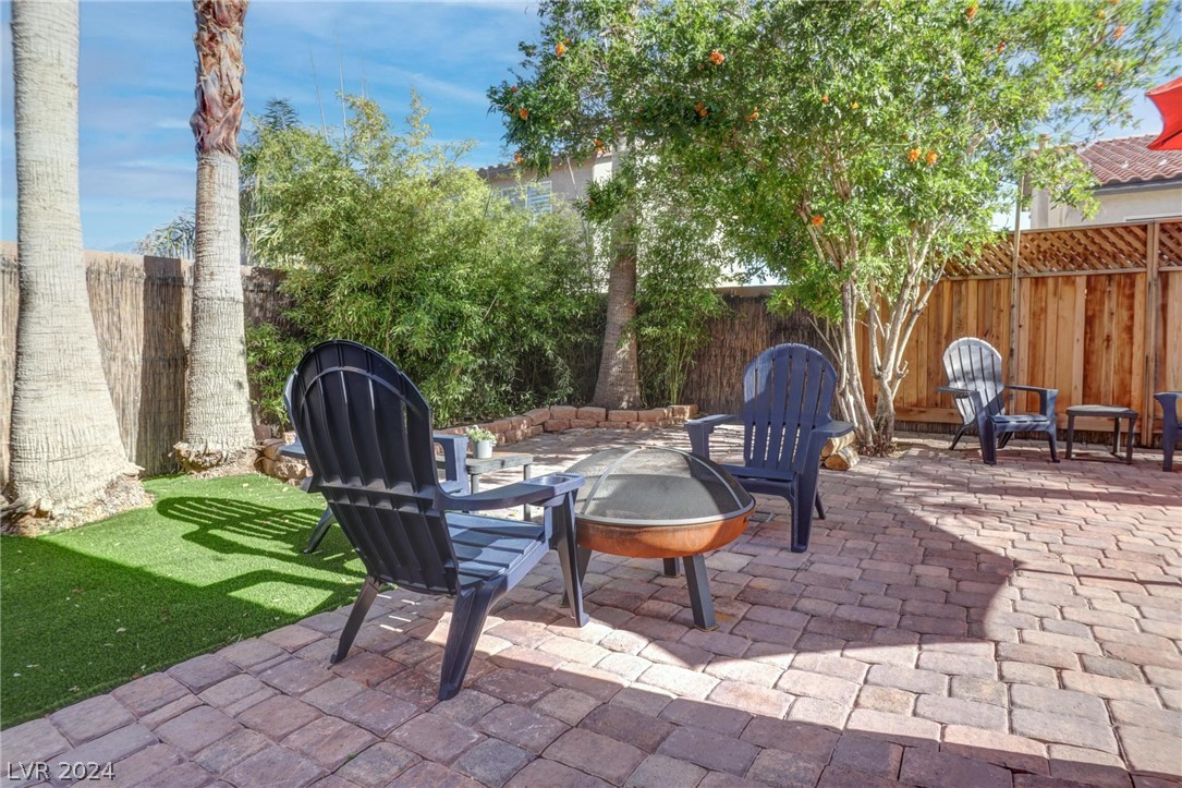 9395 Arrowhead Bluff Avenue