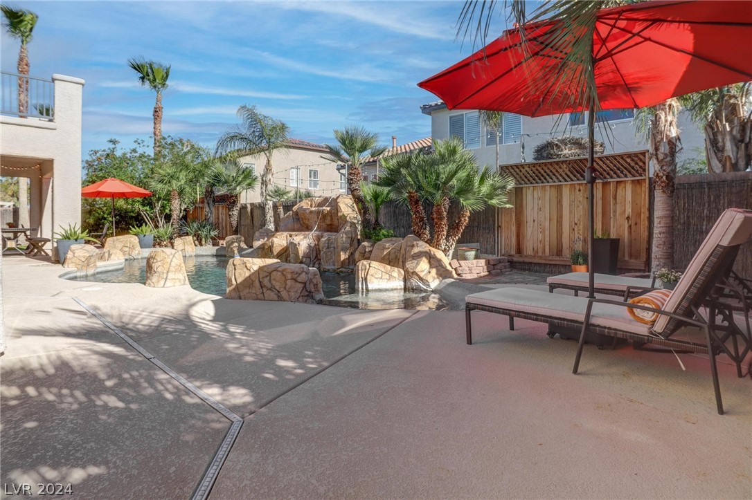9395 Arrowhead Bluff Avenue