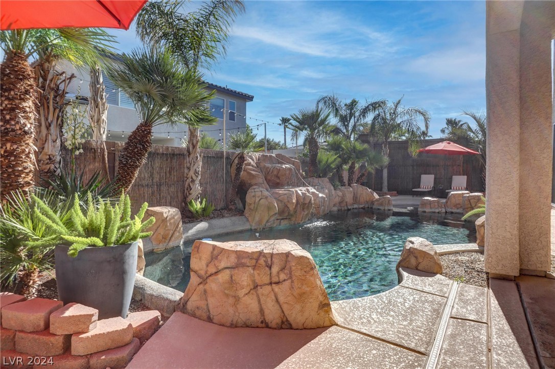 9395 Arrowhead Bluff Avenue