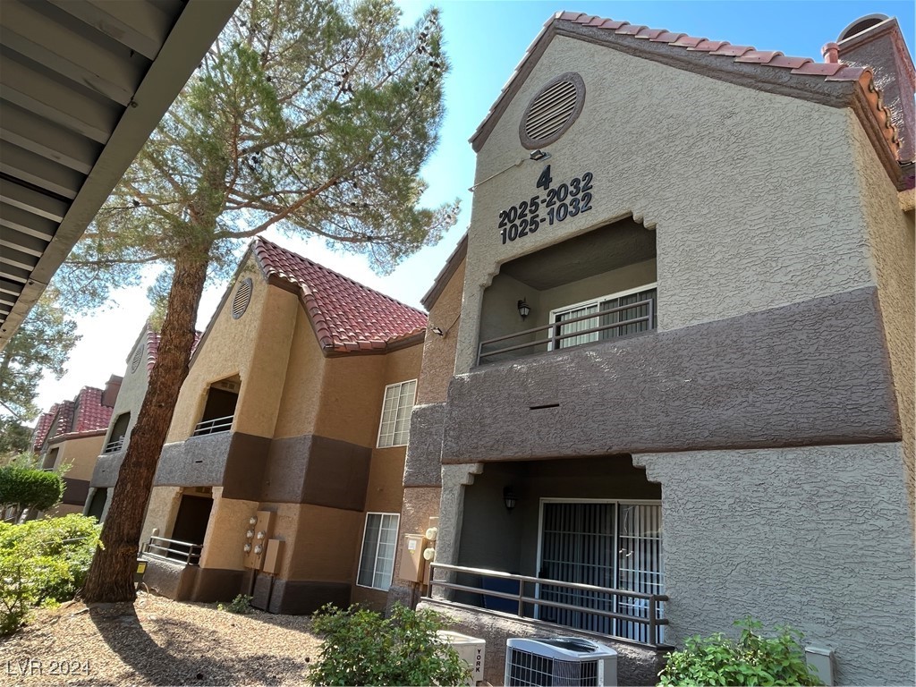 2200 South Fort Apache Road 2028