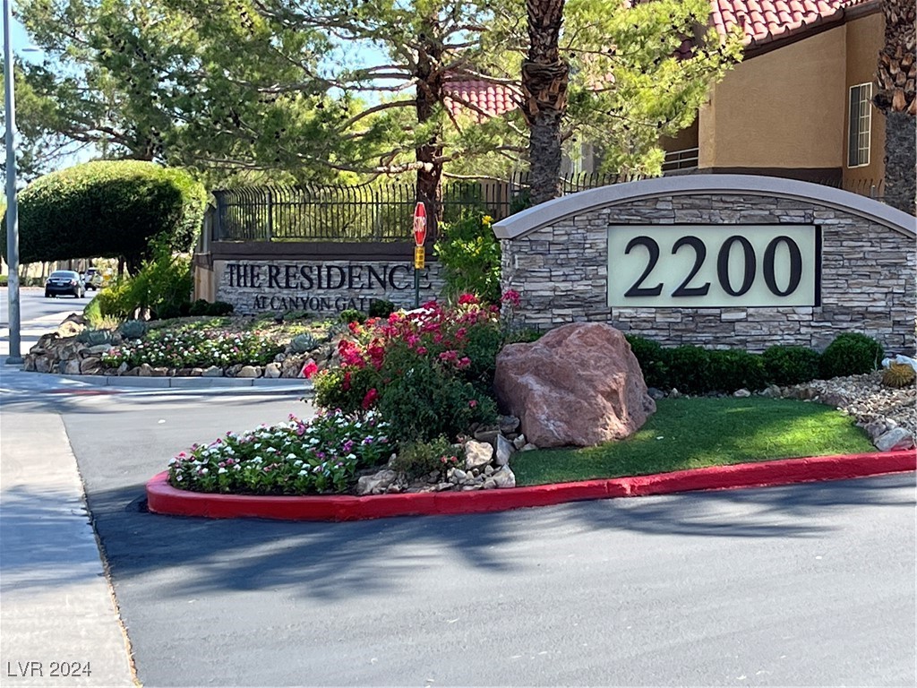 2200 South Fort Apache Road 2028