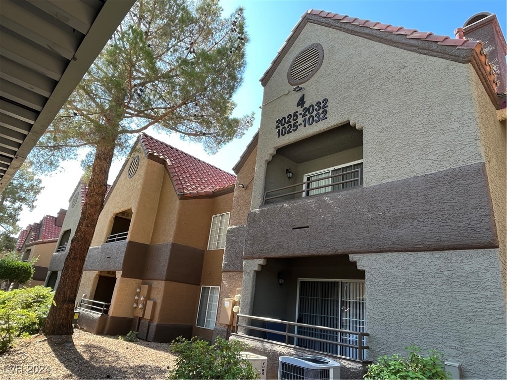 2200 South Fort Apache Road 2028