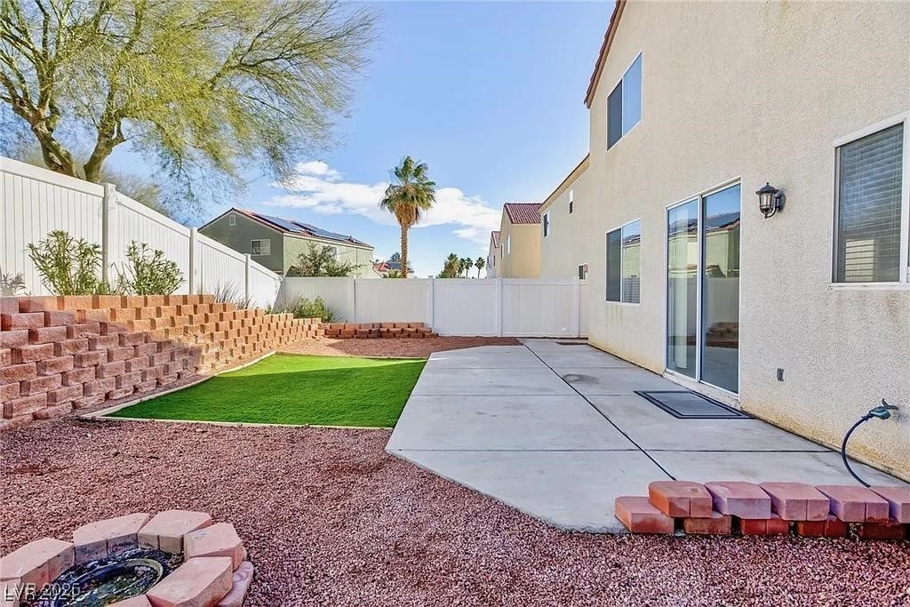 618 Lava Beds Way