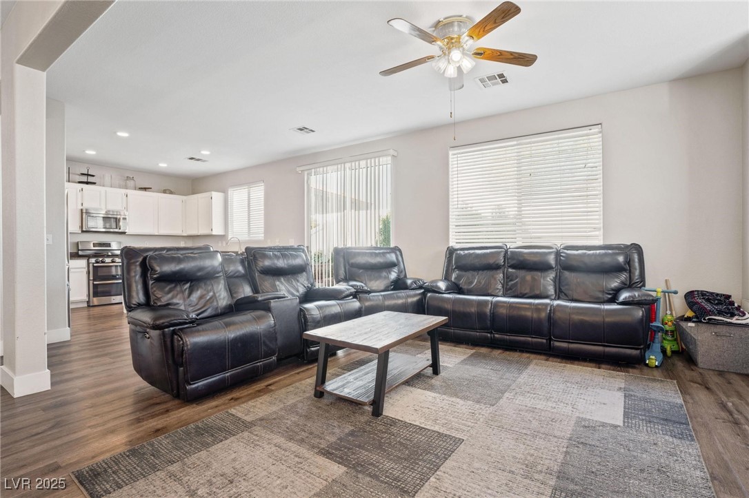 618 Lava Beds Way
