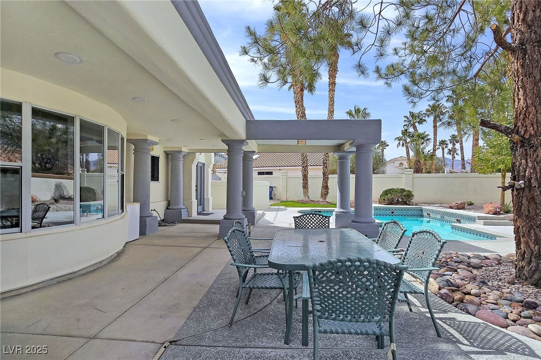 8112 Golfers Oasis Drive