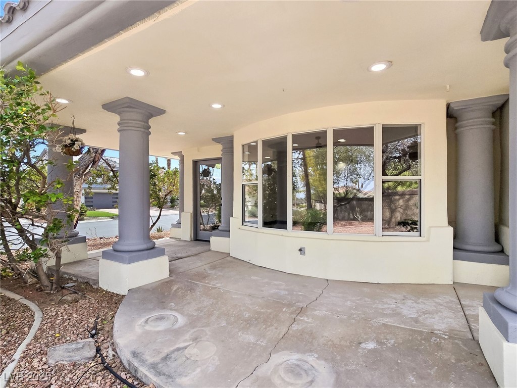 8112 Golfers Oasis Drive