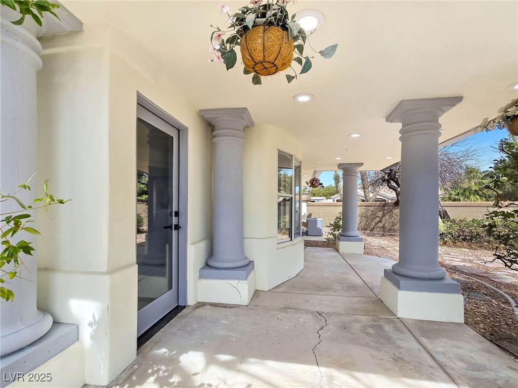8112 Golfers Oasis Drive