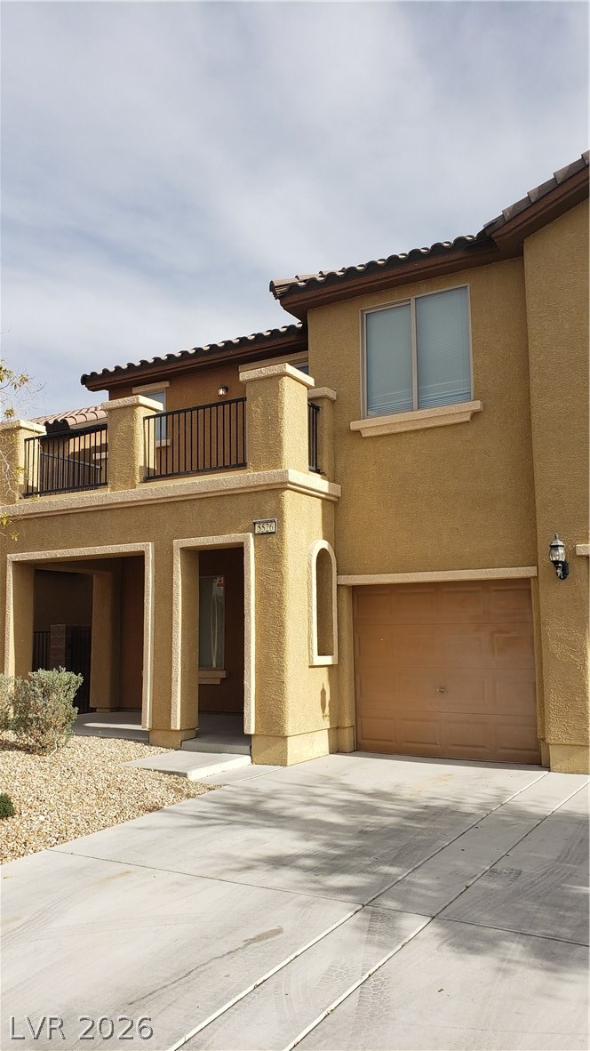 5526 Moonlight Garden Street