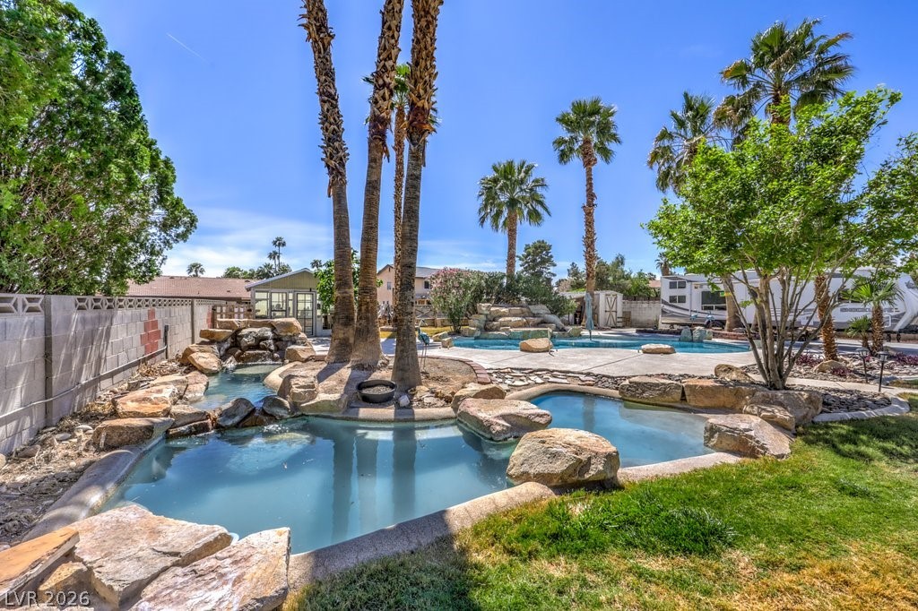 5809 Paseo Del Mar