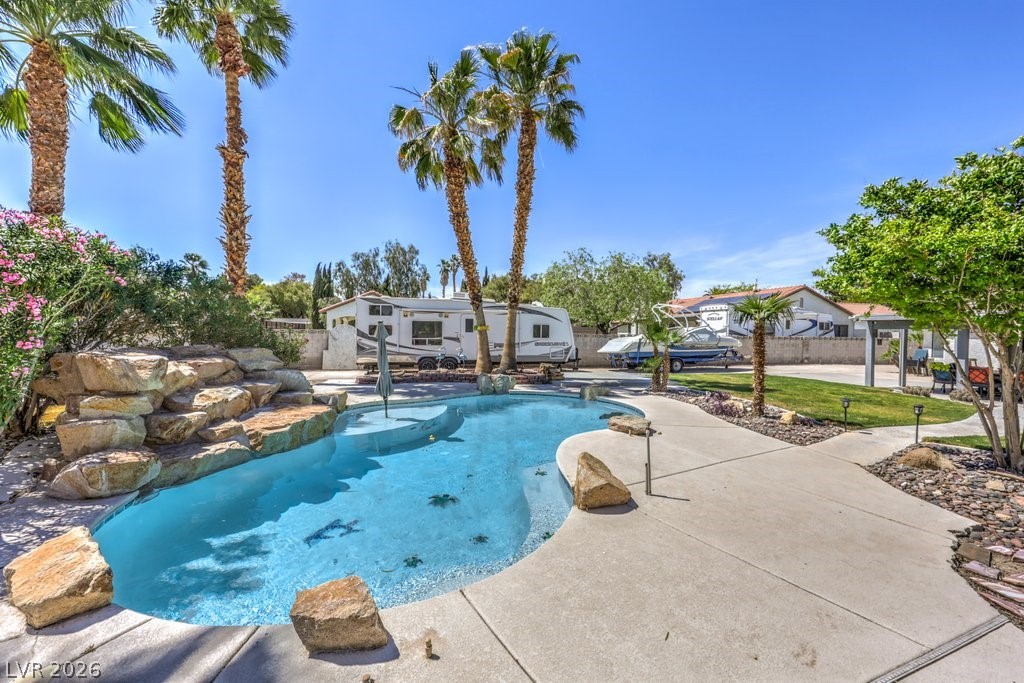 5809 Paseo Del Mar
