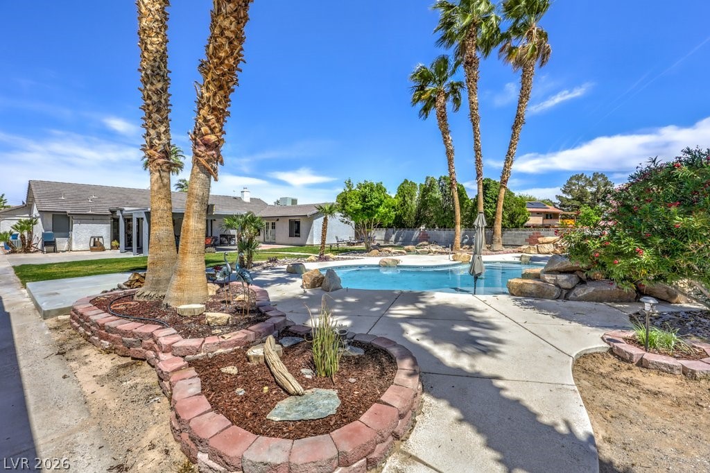 5809 Paseo Del Mar