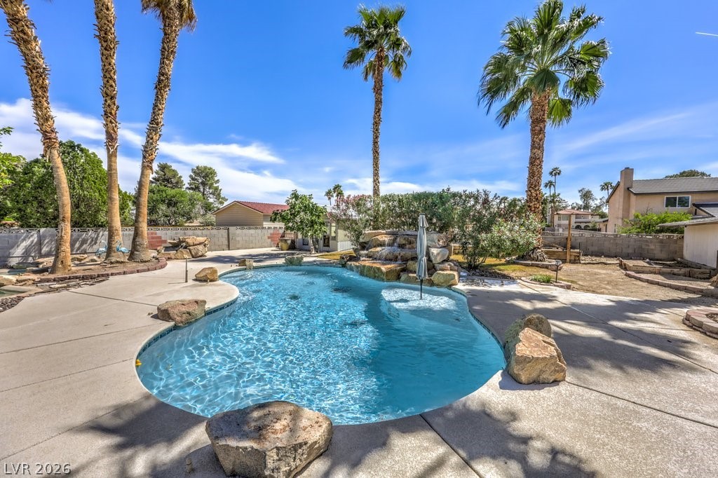 5809 Paseo Del Mar