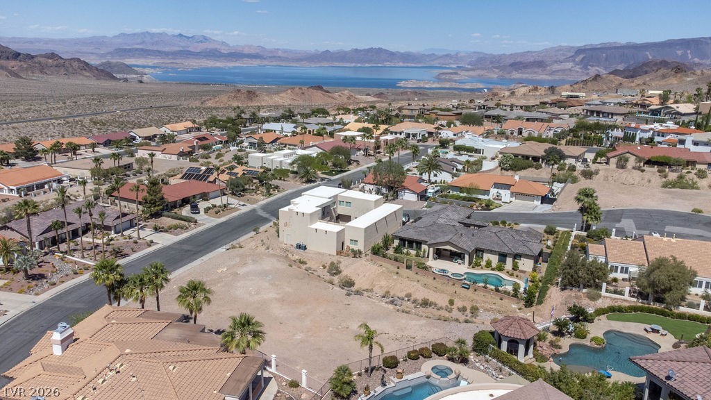 929 Vista Lago Way