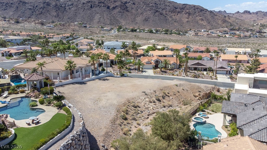 929 Vista Lago Way