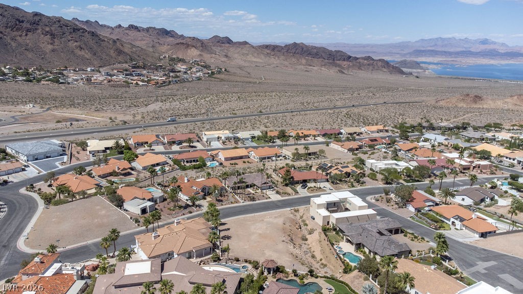 929 Vista Lago Way